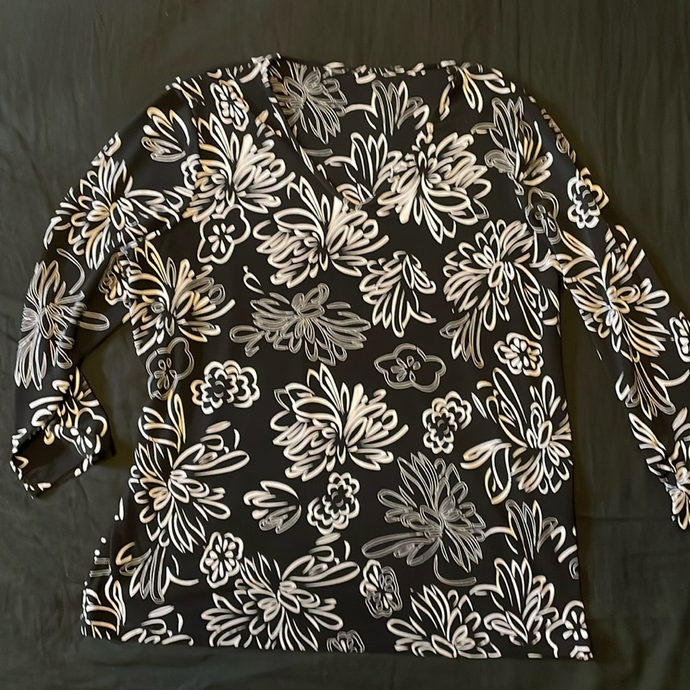 Black and Whire Floral Patterned Polyester 3/4 sleeve Blouse